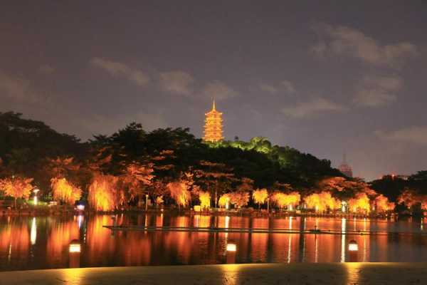 如何形容千灯湖夜景（形容千灯湖夜景的诗句）