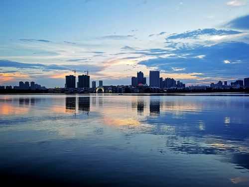 拍水面夜景（夜景湖面怎么拍）