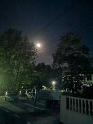 星星图片真实照片夜景（弯弯的月亮图片真实照片夜景）