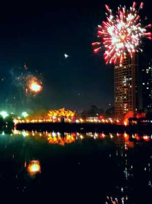 甘谷县夜景烟花（烟花夜景文案）