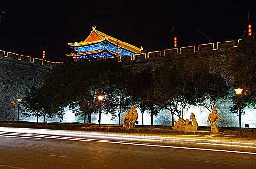 西安南门城墙夜景（西安南门城墙景区电话）