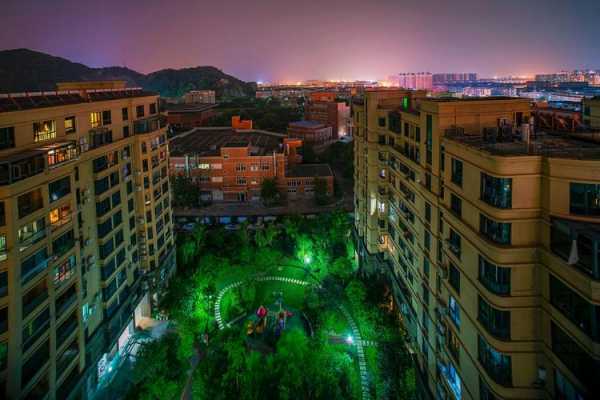 小区楼顶夜景（小区楼顶夜景图审）