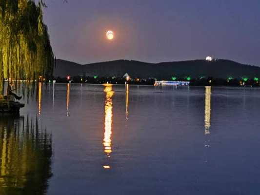 云龙湖夜景（云龙湖夜景说说）