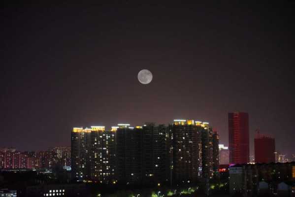 怎么拍带的月亮夜景（怎么拍有月亮的夜景）