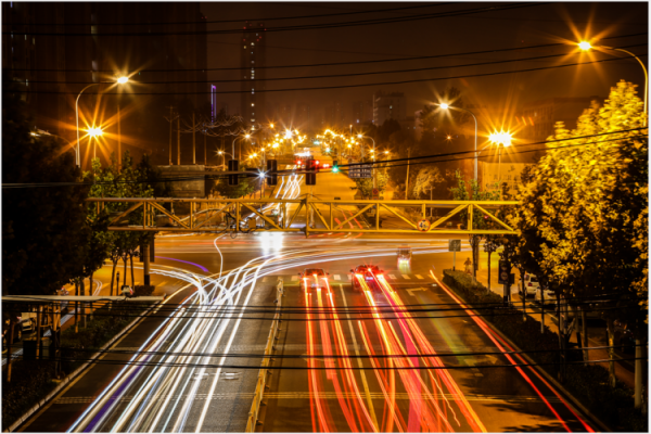 马路夜景拍照构图技巧（马路夜景拍照构图技巧视频）