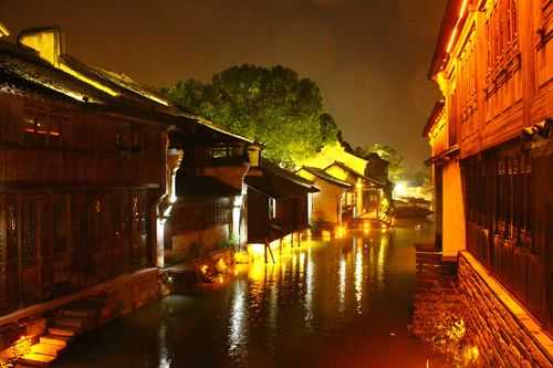 描写乌镇西栅夜景诗词（乌镇西栅夜景赞美词语）