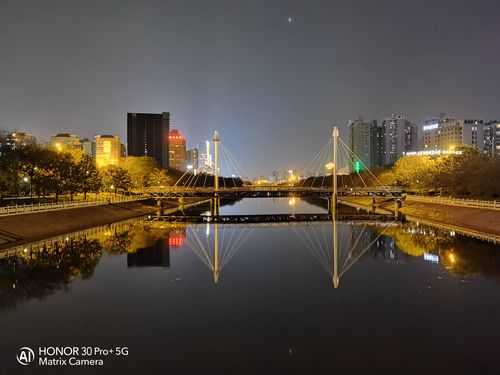 单反夜景为什么没法对焦（单反夜景为什么没法对焦拍照）