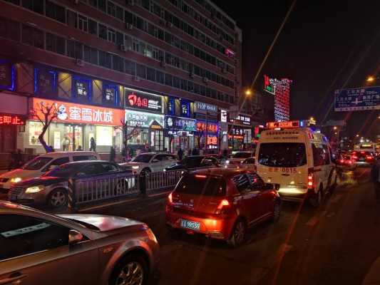 真实城市街头夜景图片（城市路边夜景图片真实）