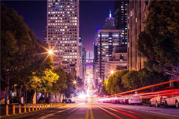 夜景人多的照片（夜景照片怎么调参数）