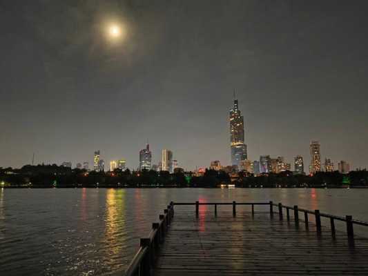 玄武湖夜景（玄武湖夜景好看吗）