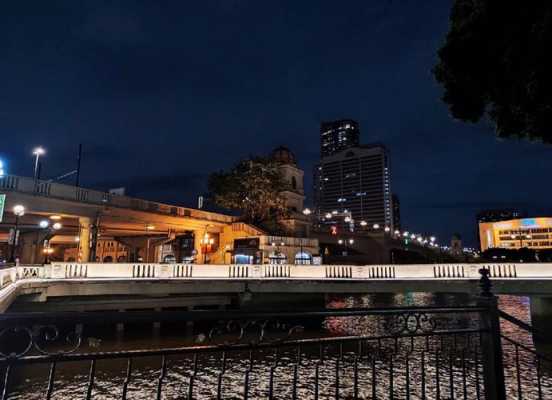 街拍照片夜景（街景照片夜晚）