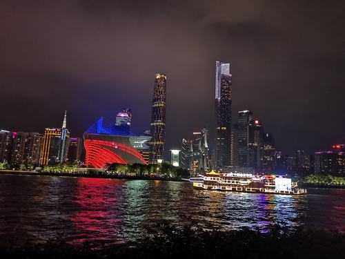 广州哪里夜景（广州哪里夜景好看又可以吃东西）