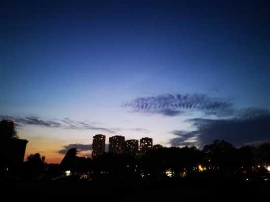 夜景拍出来天空有点点（支气管或肺部恶性肿瘤）