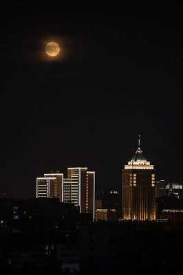 月亮夜景两个面一个饭（月亮的两面叫什么）