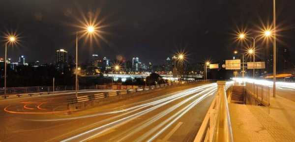 拍夜景用快门优先（夜景用光圈还是快门优先）