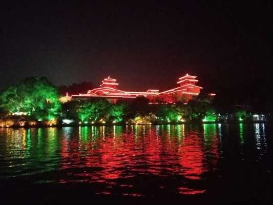 桂湖的夜景（新都桂湖公园夜景）